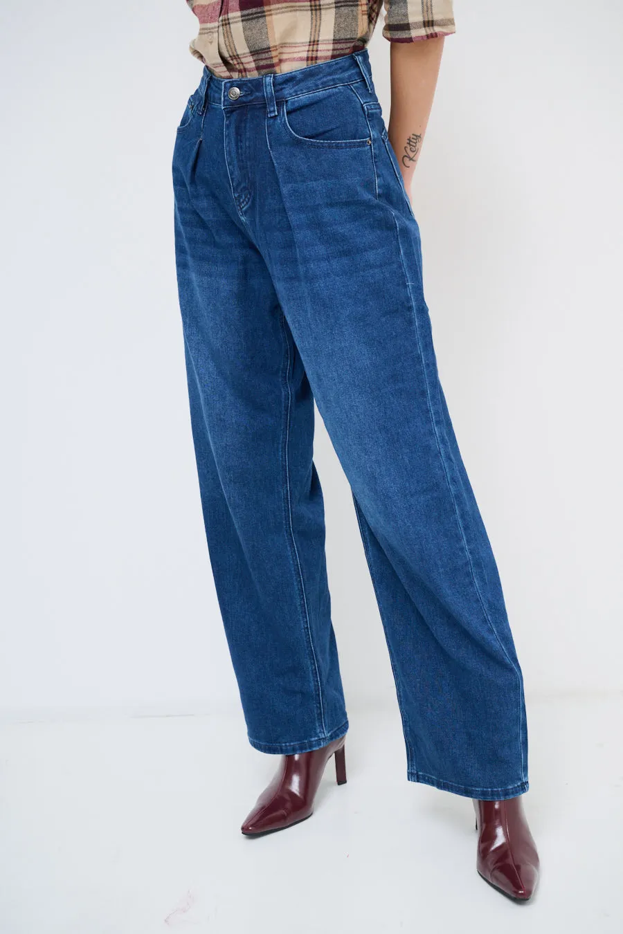 Classic high-waisted straight-leg jeans wholesale