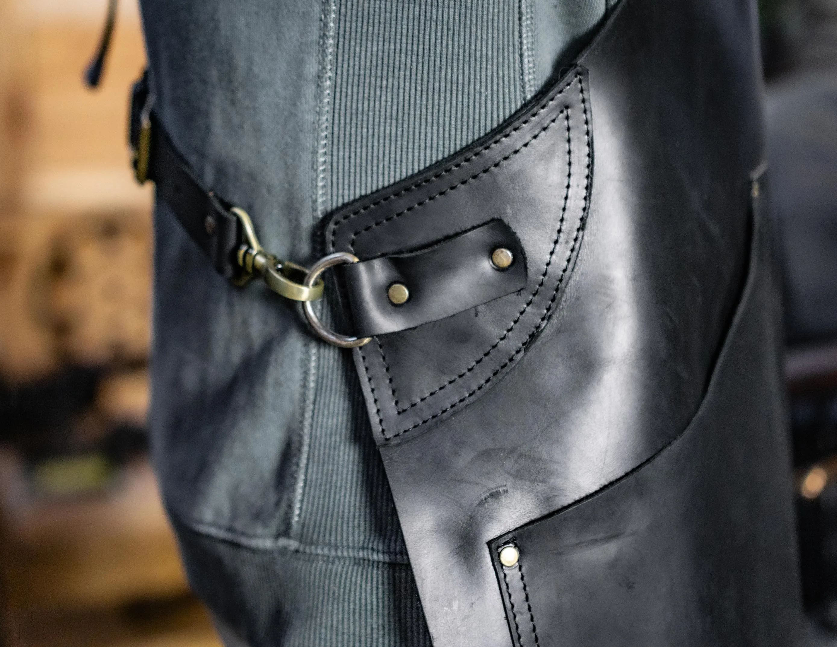 Split leg leather apron. Total black. Extra durable