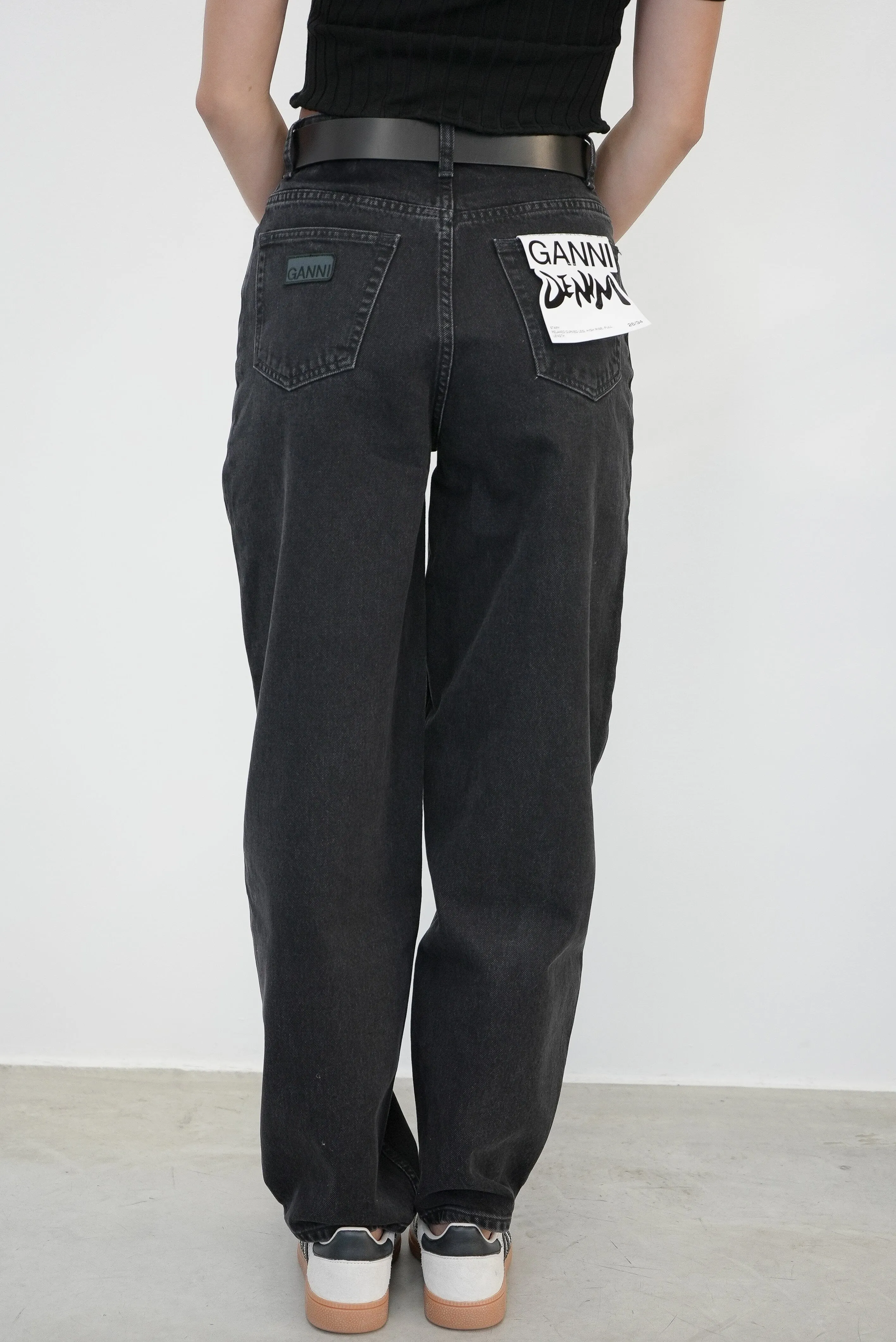 STARY RIGID DENIM WITH TAPERED LEG